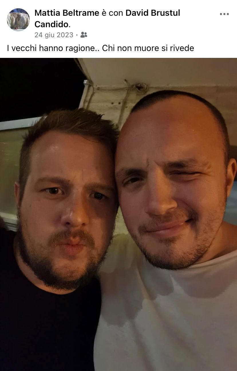 Dopo una lunga assenza l’anno scorso David è tornato a Maniago, ha riallacciato tutte le sue vecchie amicizie e con Mattia in particolare, coscritti e amici da sempre..finalmente dopo molto tempo hanno festeggiato a dovere. Di qui il selfie di Mattia..per celebrare la serata che è arrivata al mattino. Indimenticabile. - inviata daFam. Candido Roberto Dopo una lunga assenza l’anno scorso David è tornato a Maniago, ha riallacciato tutte le sue vecchie amicizie e con Mattia in particolare, coscritti e amici da sempre..finalmente dopo molto tempo hanno festeggiato a dovere. Di qui il selfie di Mattia..per celebrare la serata che è arrivata al mattino. Indimenticabile.