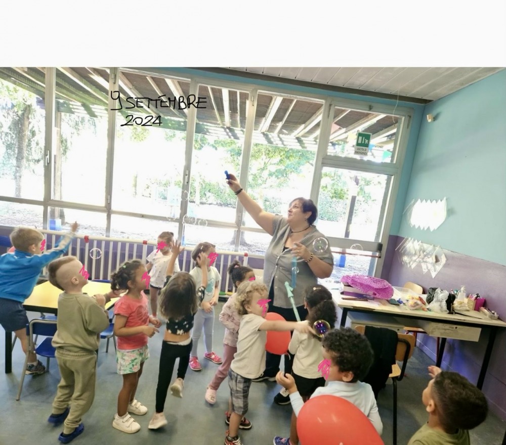 La Maestra Elisa che  gioca con i bambini 9/9/24