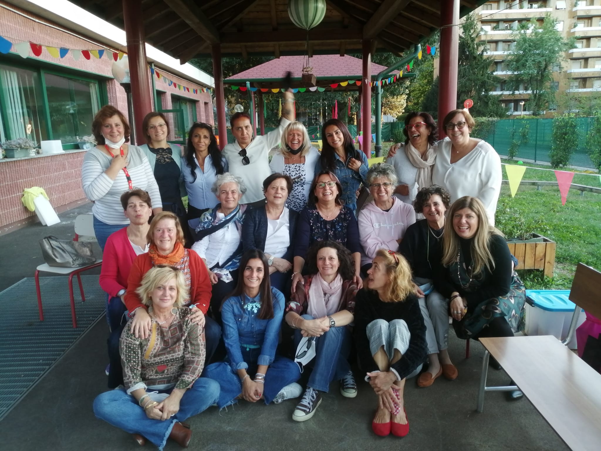 La festa per la mia pensione ed è seduta davanti a me 🥰 - inviata da Alessandra Esposti La festa per la mia pensione ed è seduta davanti a me 🥰